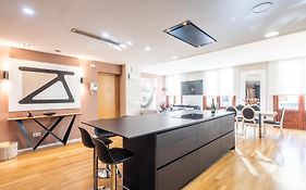 Central Market Lux Apartment